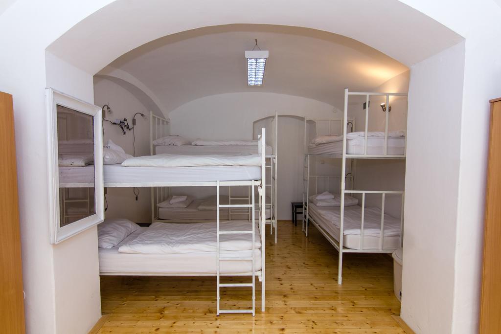 Hostel Tufna Osijek Bagian luar foto
